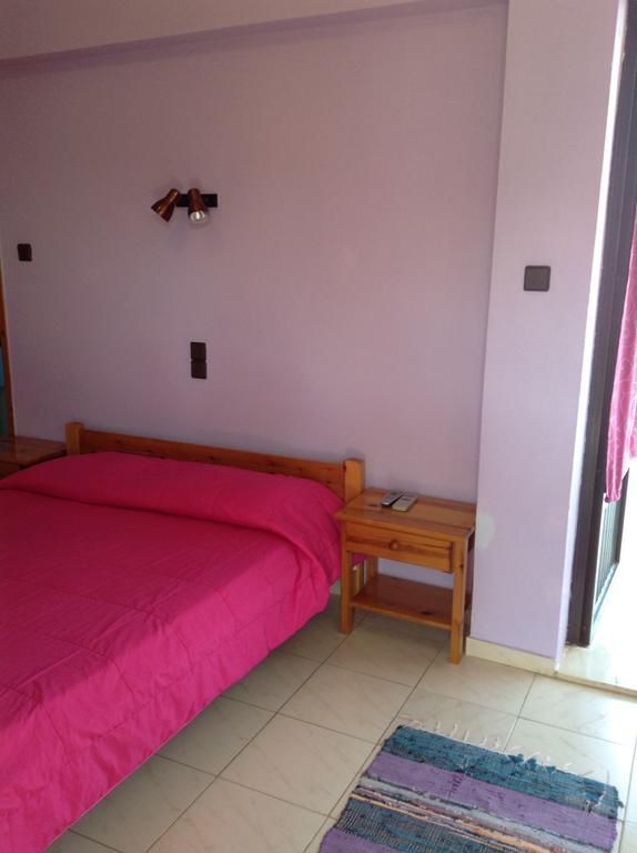 Noufaro Studios Karfás Zimmer foto